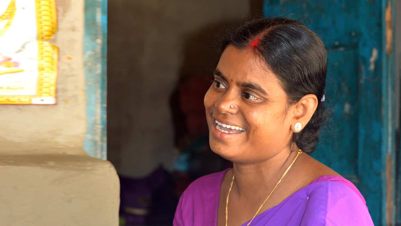 A women smiling.